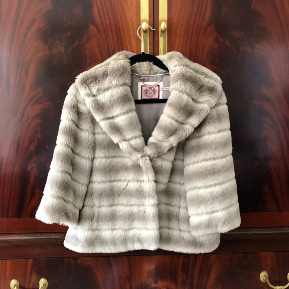 Juicy Couture “Grey Swan” Faux Fur Capelet Coat - Picture 6 of 10